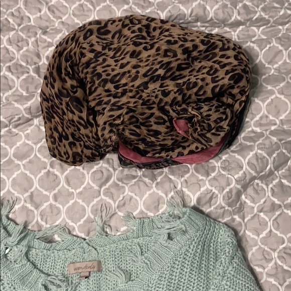 Sweater and scarf - Picture 2 of 3